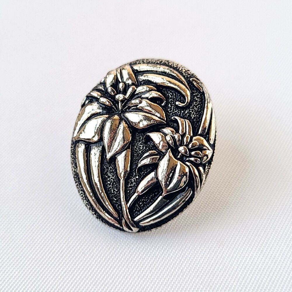 Vintage Hallmark Silver Tone Lily Spring Flower 3D Lapel Pin Floral Flower Power - Picture 6 of 6